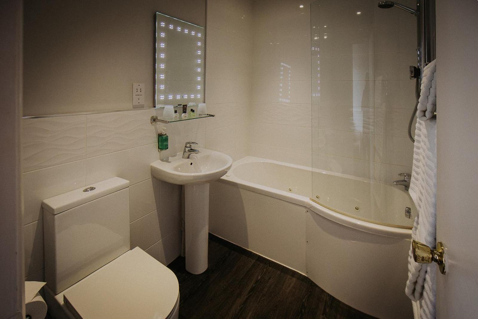 The Lake Isle Restaurant With Rooms Uppingham Esterno foto
